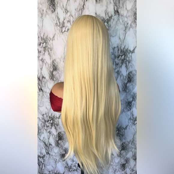 Closure front Mesh 32 Inch Light Blonde Long Wig - Picture 5 of 8